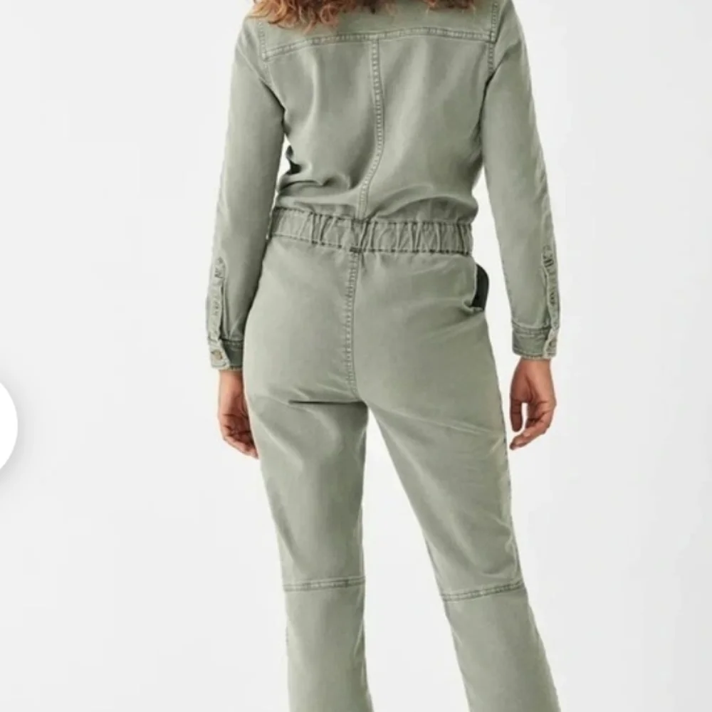 - FAHERTY SZ 6  OVERLAND  TWILL DISTRESSED OKIVE GREEN ZIP UP JUMPSUIUIT $289 - Picture 12 of 14